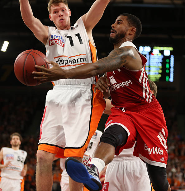 不抢球权 不抢球权